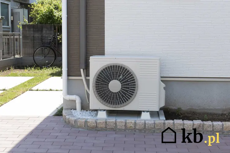 Klimatyzacja w domu najczęściej wymaga zamontowania urządzenia zewnętrznego, które będzie odprowadzało powietrze poza pomieszczenie