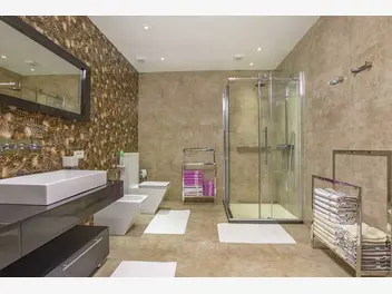 Ilustracja artykułu jak uszczelnić kabinę prysznicową? zrób to sam!