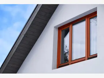 Ilustracja artykułu jakie okna drewniane wybrać – najlepsi producenci okien w polsce