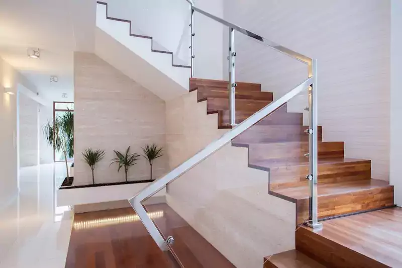 Wybór schodów wewnętrznych do domu