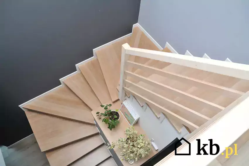 Stylowe schody wewnętrzne do domu