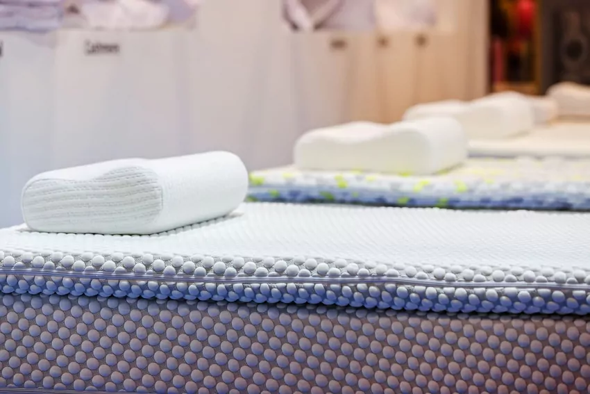 Przed zakupem warto sprawdzić certyfikaty, materiały i możliwość testowania materaca Materac ortopedyczny