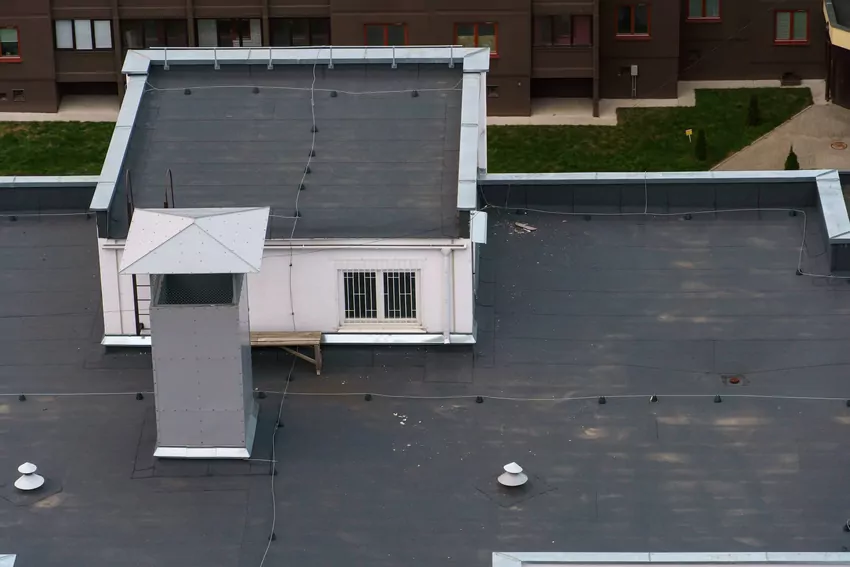 Naprawa dachu z papy