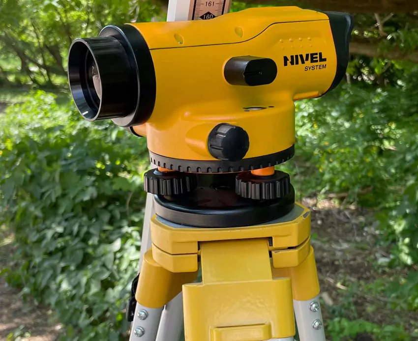 Niwelator optyczny czy laserowy