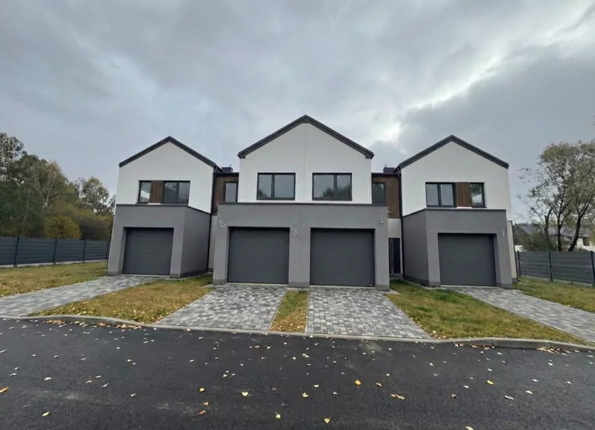 Front osiedla domów szkieletowych