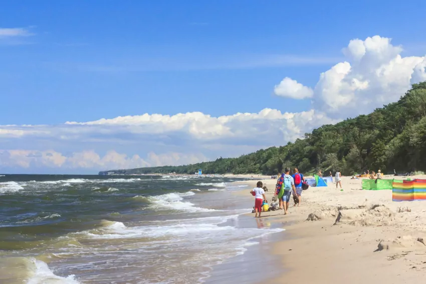 Ceny noclegów nad polskim morzem – od czego zależą i jak znaleźć najlepszą ofertę na 2026 rok?