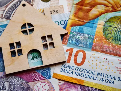 Kredyt w CHF a wydatki na dom – jak oszczędzać?