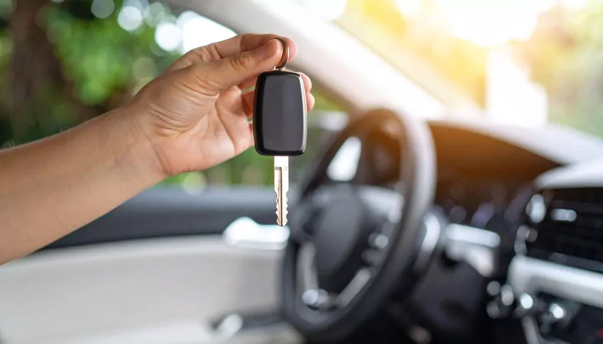 Jak szybko sprzedać używany samochód, nie obniżając ceny? Dowiedz się, jak szybko sprzedać auto bez schodzenia z ceny. Sprawdź, jak przygotować i wycenić samochód, aby zwiększyć szansę na sprzedaż. | wygenerowane przez AI