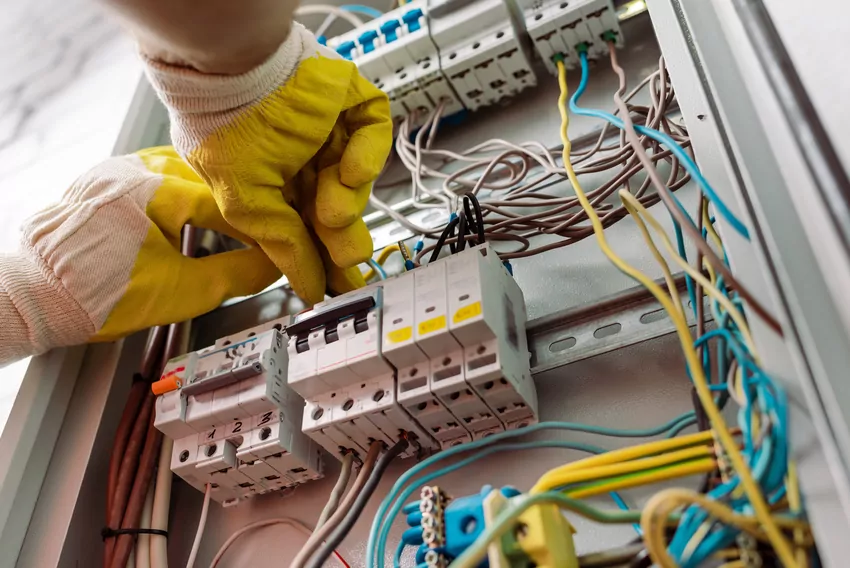 Przed wyborem szkolenia określ liczbę uczestników i zakres potrzebnej wiedzy Elektryk