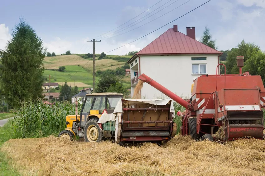 Używane ciągniki wymagają dobrego rozeznania na rynku Używane ciągniki mogą być dobrym i tańszym rozwiązaniem niż zakup nowych maszyn, gdy gospodarstwo lub firma chce dopasować wyposażenie do aktualnych potrzeb i budżetu.