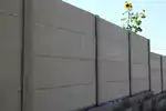 Betonowe płyty na ogrodzenie