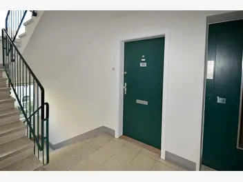 Ilustracja artykułu drzwi wewnątrzklatkowe - jakie drzwi wybrać do mieszkania w bloku?