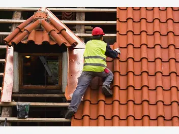 Ilustracja artykułu dachówka ceramiczna, betonowa czy blachodachówka? które pokrycie dachu wybrać?