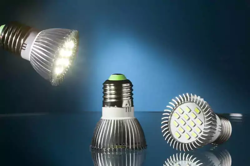 Zestaw żarówek LED na stole