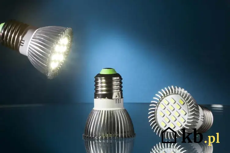 Komplet żarówek LED - oszczędność i zużycie energii elektryczne, ciekawe rozwiązania w zataosowaniu lamp z żarówkami LED