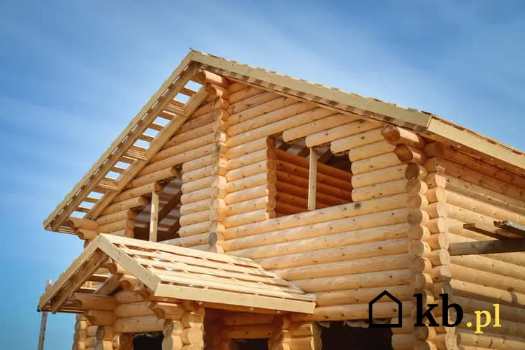 Drewniany dom góralski w trakcie budowy, a także 5 najpiękniejszych projektów domów w stylu góralskim krok po kroku