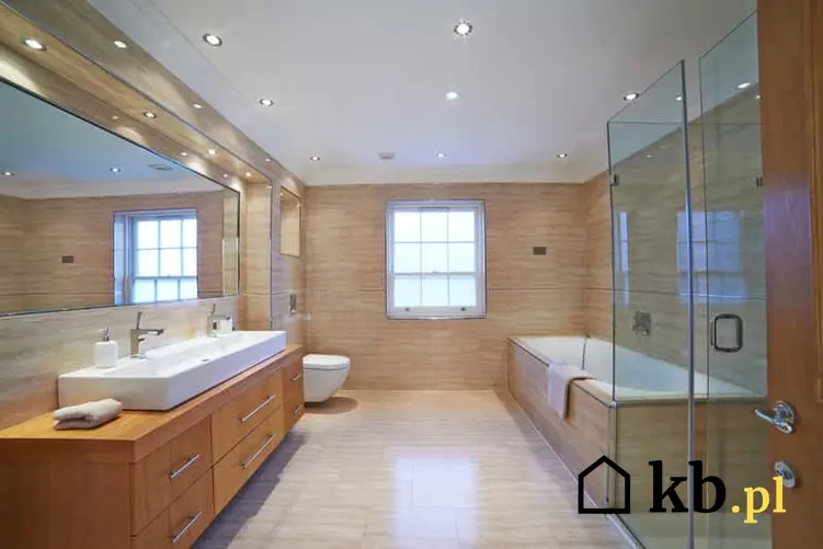Nowoczesna łazienka w neutralnych kolorach z wykończeniem drewnianym, a także TOP 10 pomysłów na łazienki