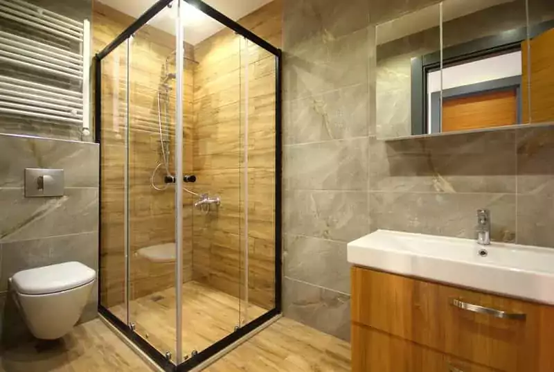 Drewniana kabina prysznicowa, nowoczesna łazienka