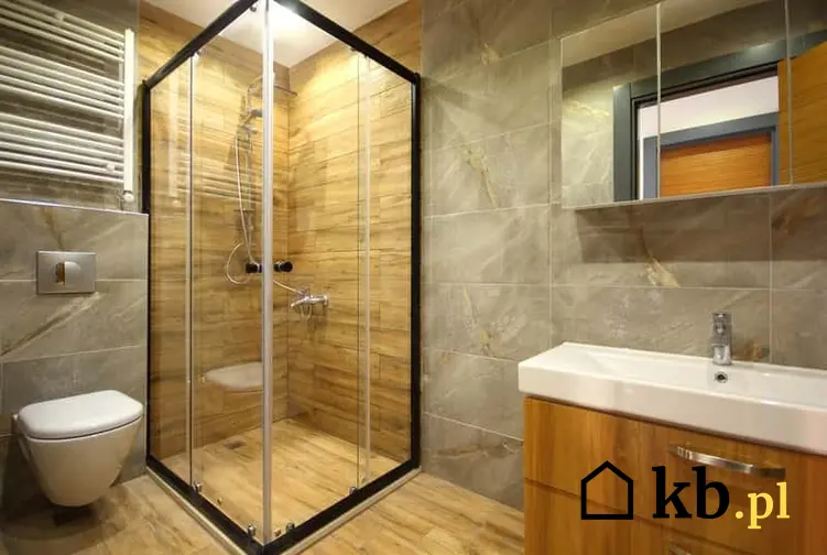 Kabina prysznicowa wyłożona drewnem w nowoczesnej łazience, a także TOP 10 pomysłów na łazienki oraz projekty