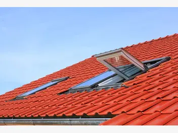 Ilustracja artykułu obróbka okna dachowego krok po kroku - jak obudować okno dachowe