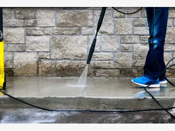 Ilustracja artykułu pielęgnacja betonu krok po kroku - zobacz, jak pielęgnować beton na różnych etapach