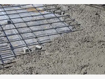 Ilustracja artykułu beton na fundamenty - ile go potrzeba, jaką klasę betonu wybrać?