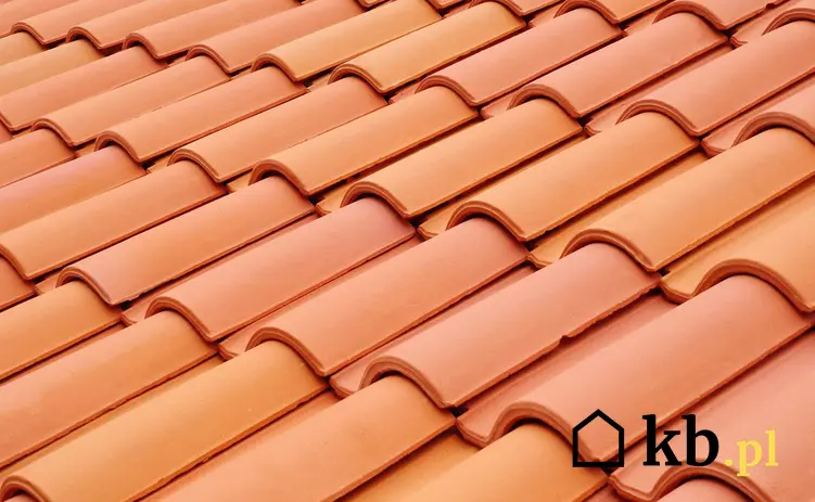 Dachówki ceramiczne potrafią być dość kosztowne. Niestety, ale dach z dachówek ceramicznych to najdroższe rozwiązanie.