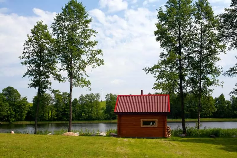 Kompaktowa sauna w ogrodzie