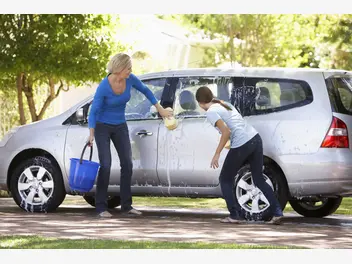 Ilustracja artykułu myjesz samochód na własnej posesji? uważaj na mandaty