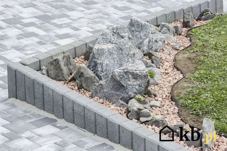 Palisada betonowa w ogrodzie - rodzaje, cena oraz porady dotyczące wykonania i przygotowania palisady