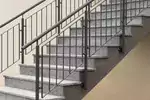 Poręcze na schody zewnętrzne – poradnik