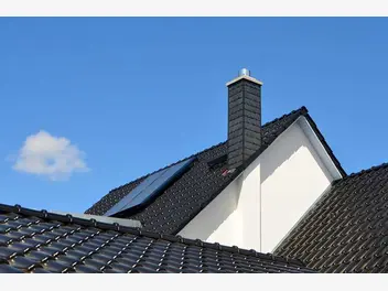 Ilustracja artykułu porównanie kosztów dachów – dach wielospadowy, czterospadowy czy dwuspadowy?