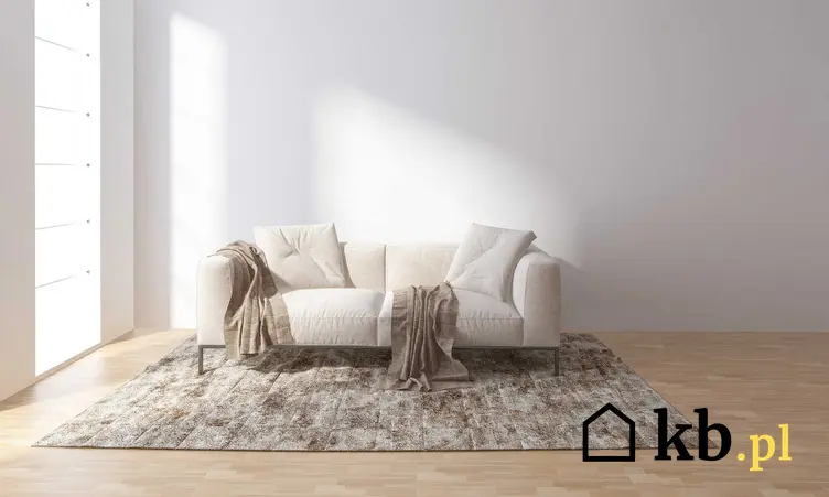 Dywan w salonie oraz mata antypoślizgowa pod dywan, czyli siatka antypoślizgowa lub taśma antypoślizgowa pod dywan