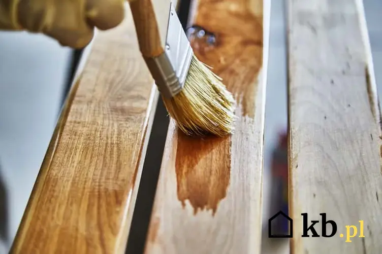 Malowane drewnianej ławki impregnatem oraz impregnat do drewna Drewnochron i jego cena, sposób użycia oraz opinie