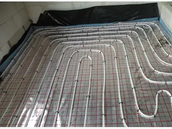 Ilustracja artykułu schemat instalacji ogrzewania podłogowego krok po kroku