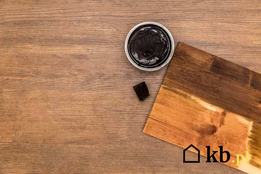 Różne rodzaje wosku do drewna