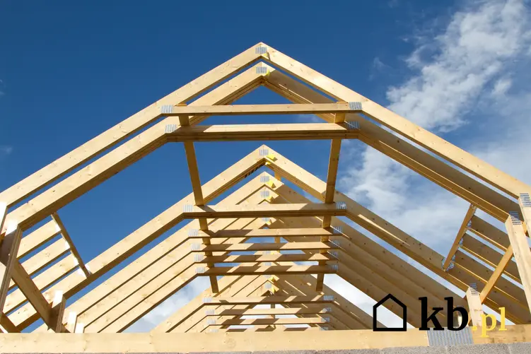 Dach podczas budowy i krokiew na dach, a także standardowe wymiary krokwi