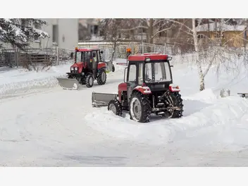 Ilustracja artykułu kompaktowy ciągnik rolniczy - maszyna przydatna zimą