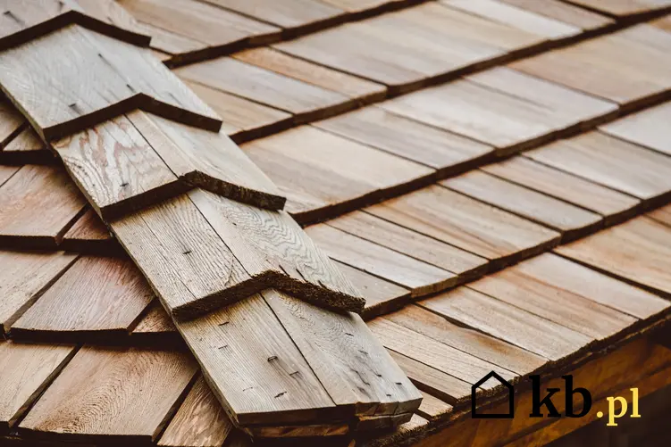 Gont drewniany na dachu, a także informacje, ile kosztuje gont drewniany