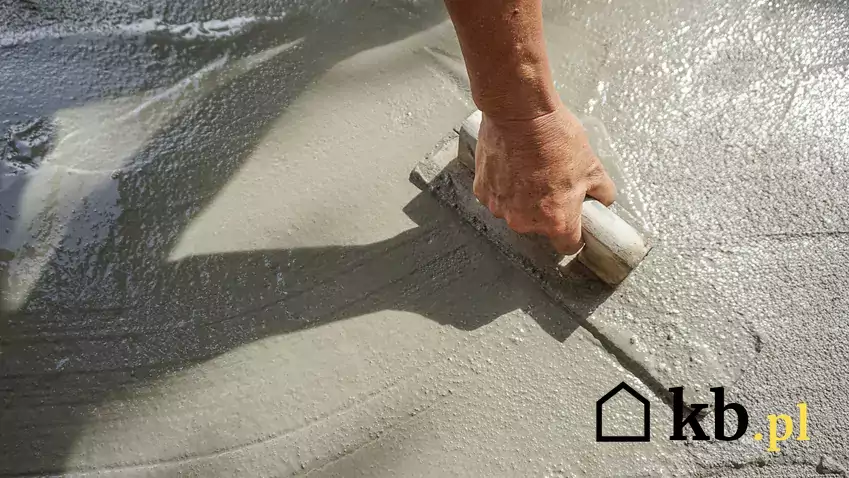 Wylewanie posadzki cementowej