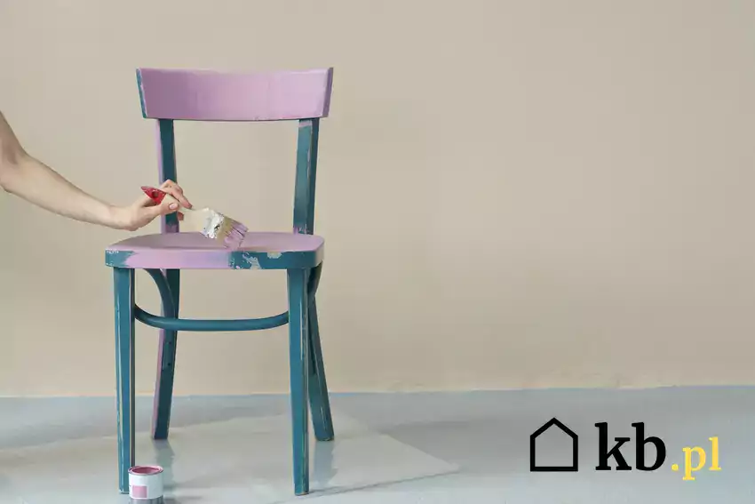 Malowanie krzesła farbami Annie Sloan