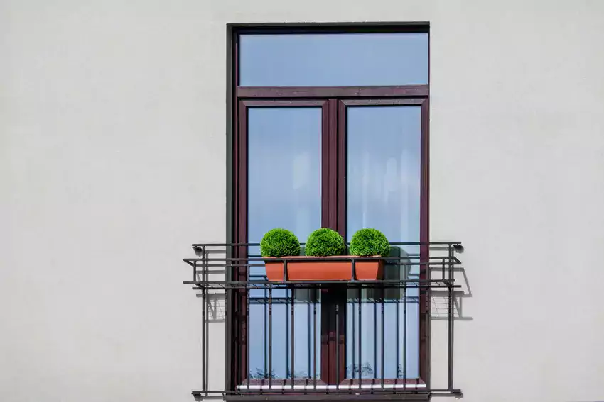 Balkon francuski w nowoczesnym domu