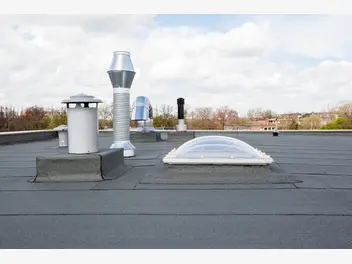 Ilustracja artykułu kominki wentylacyjne dachowe - rodzaje, zastosowanie, ceny, opinie, porady