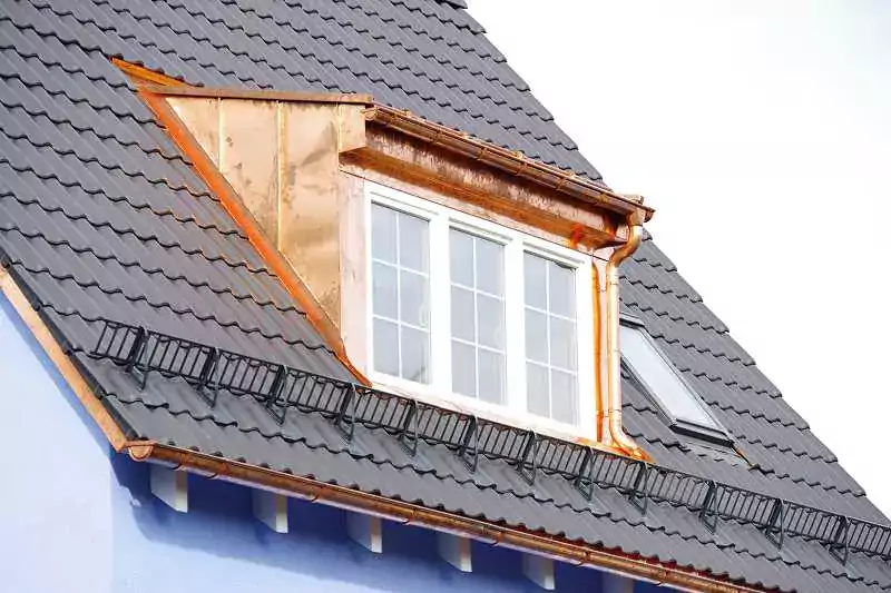 Lukarny i okna dachowe porównanie