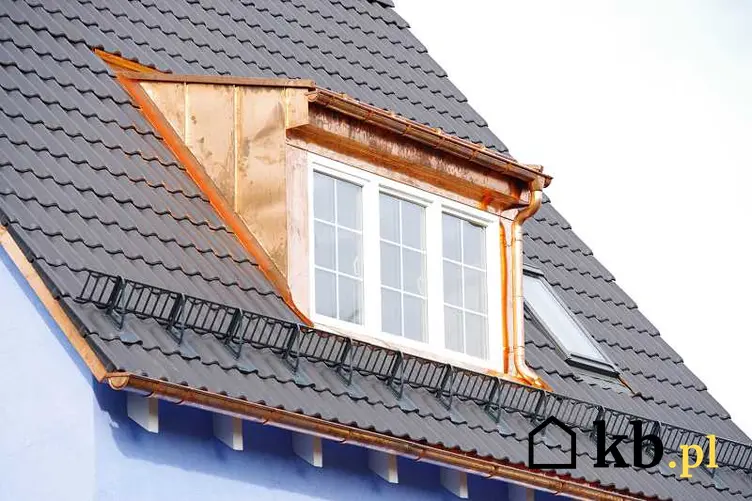 Lukarny na dachu domku jednorodzinnego, a także wybór okien dachowych, koszty, funkcjonalność, wady, zalety i opinie