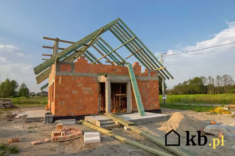 Budowa domu krok po kroku, czyli najważniejsze etapy budowy domu, wykonanie i działanie oraz wielkość