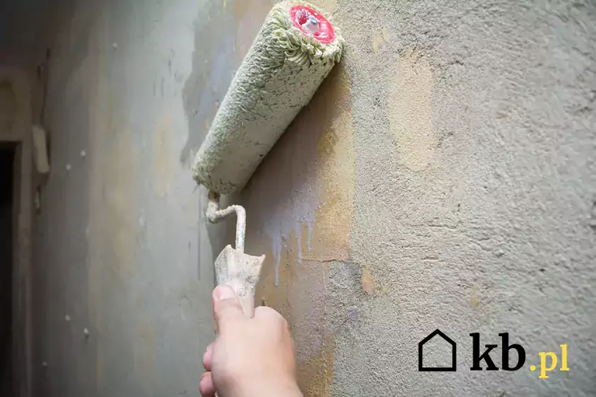 Gruntowanie betonu na ścianie