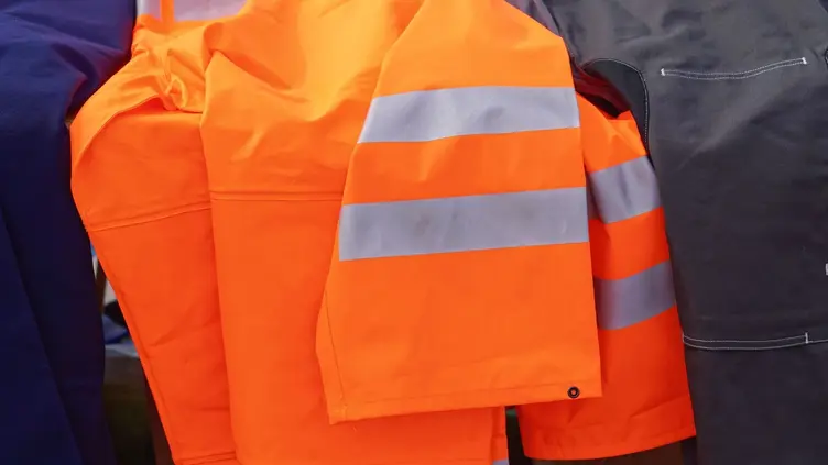 Ubrania ochronne – zapewnij swoim pracownikom najlepszą jakość