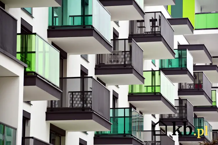 Balkony w mieszkaniach, a także profil okapowy, okapnik balkonowy, cena, listwy okapowe balkonowe