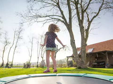 Bezpieczeństwo trampoliny dla dzieci